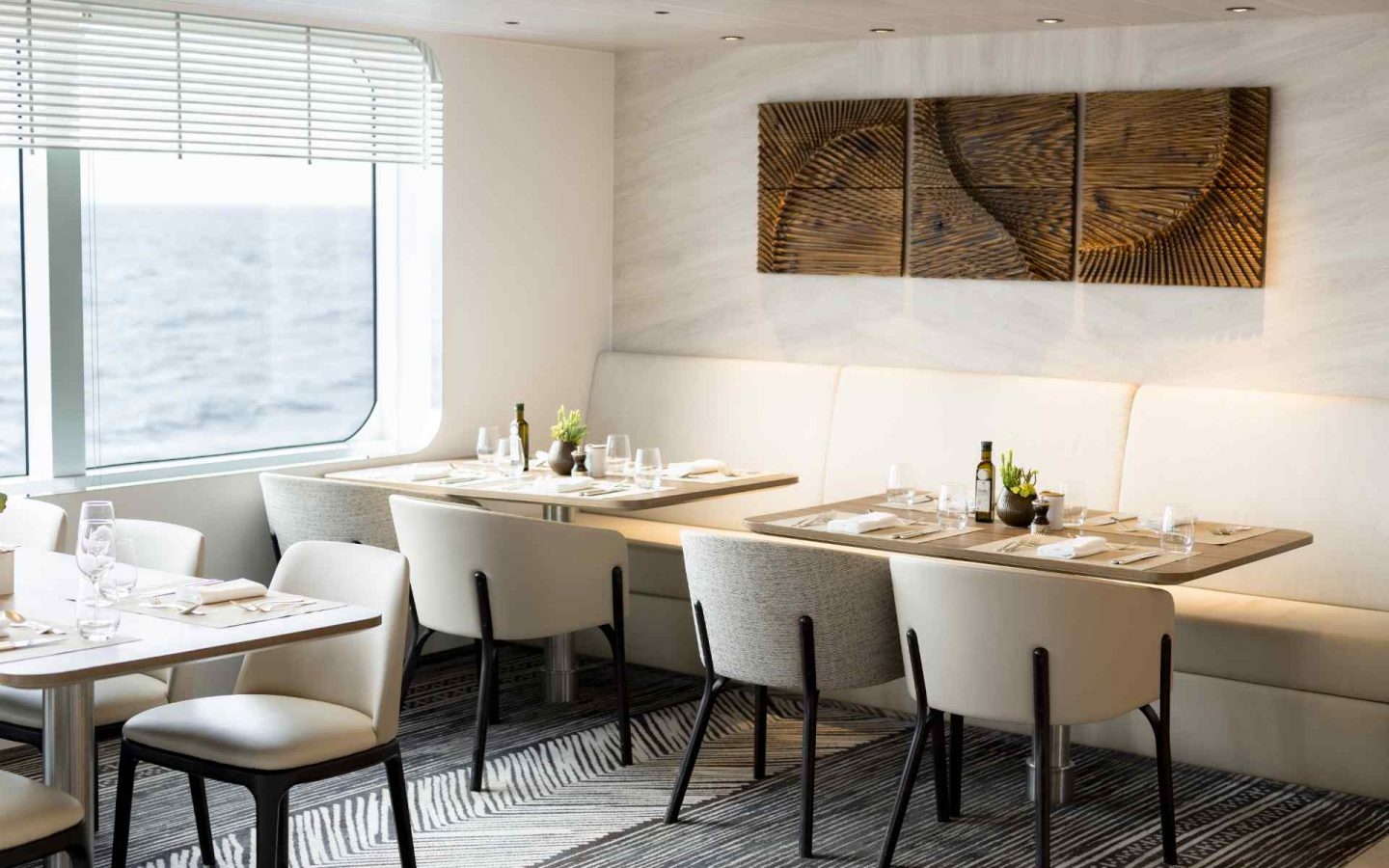 Restaurant an Bord der Le Dumont Durville
