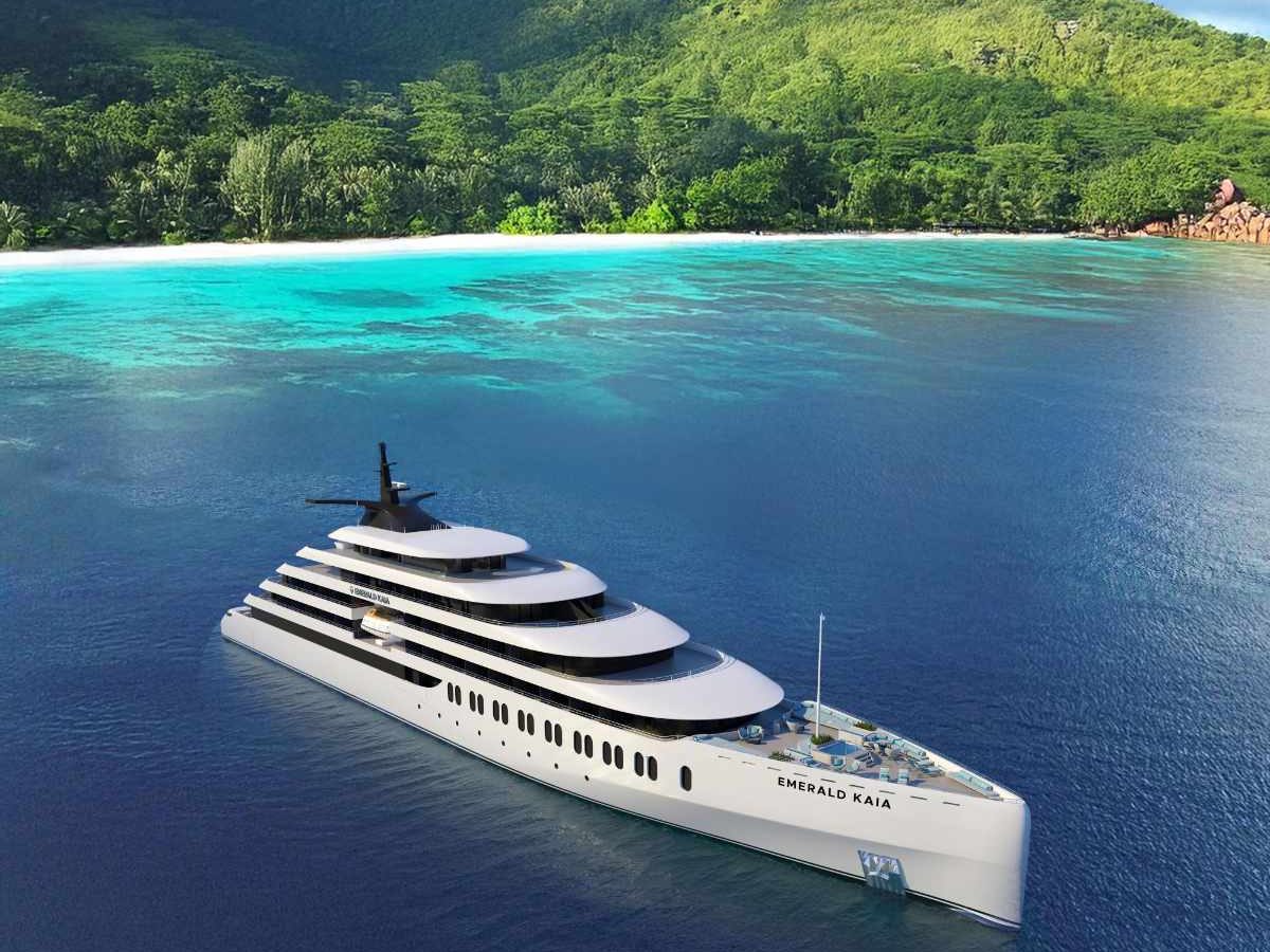 Die Sky Bar der Emerald Kaia ist ein stilvoller Treffpunkt an Deck – ideal für einen Aperitif, einen entspannten Sundowner oder ruhige Momente mit weitem Blick auf das Meer.
