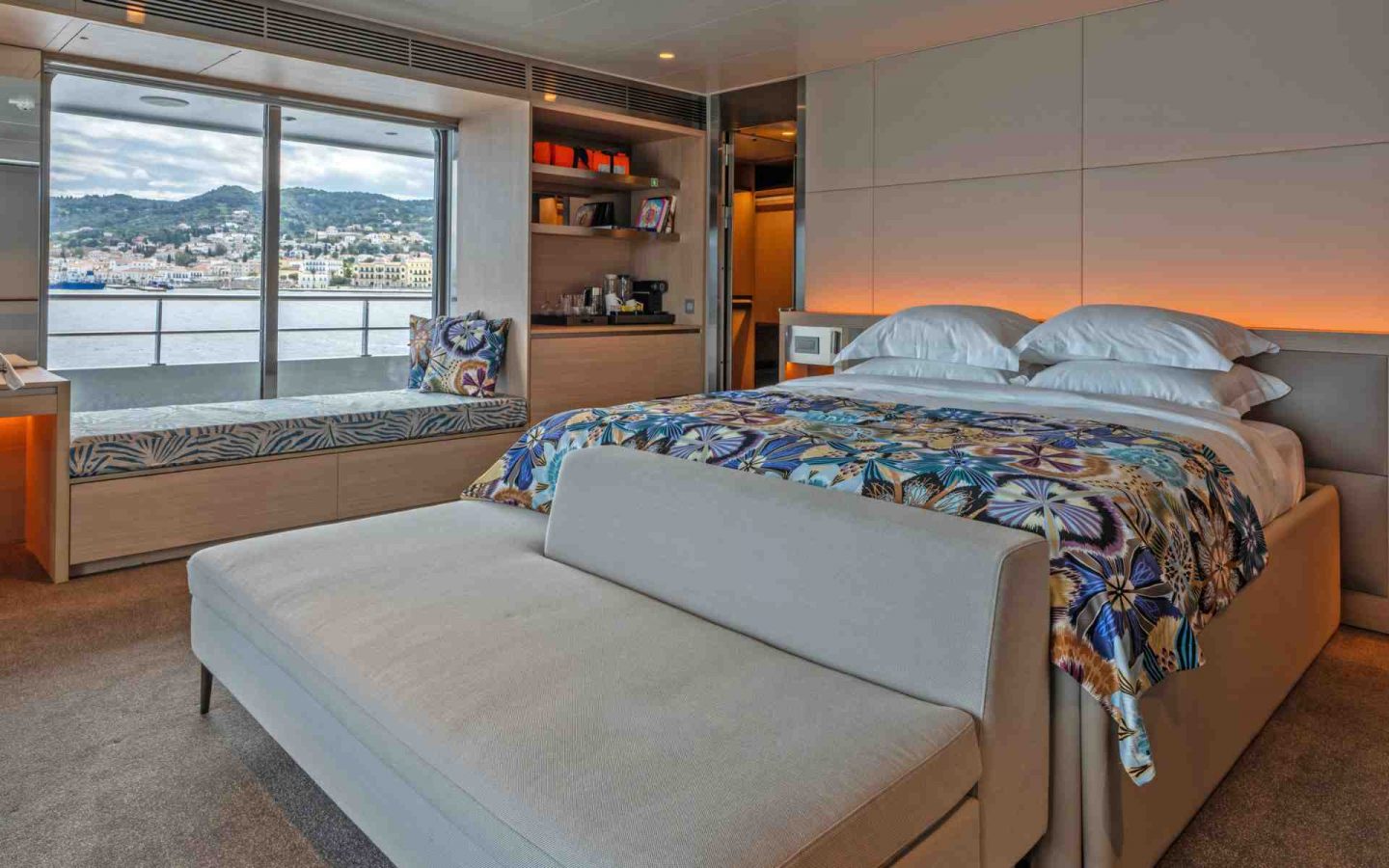 Yacht Suite