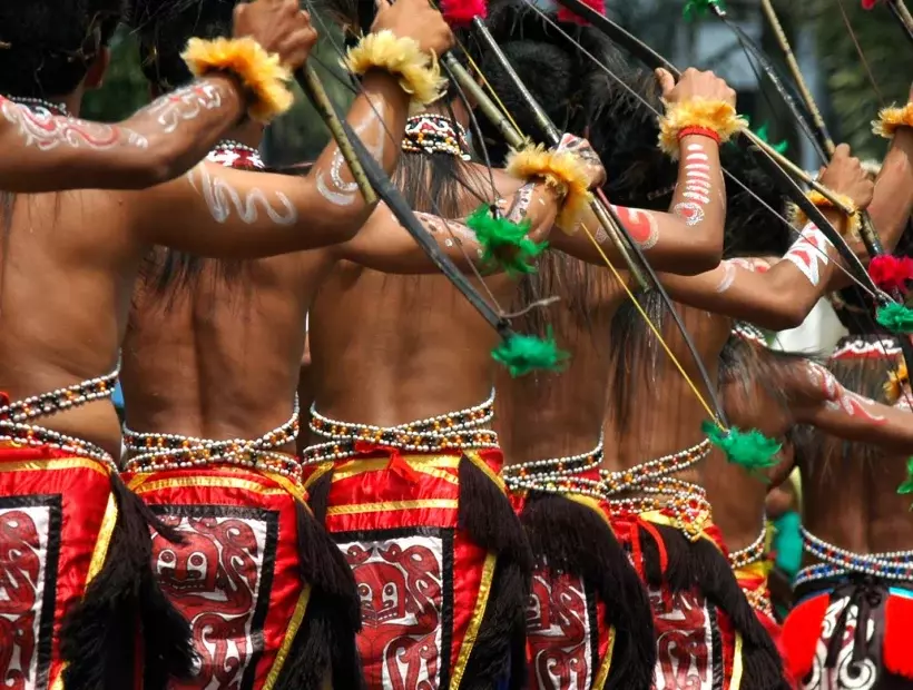 Papua-traditionelle Tänzer