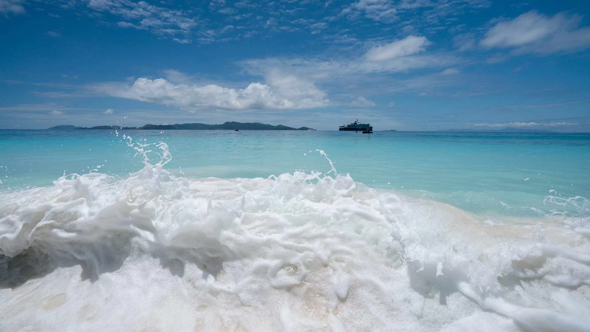 Die SH Diana vor Aride auf den Seychellen