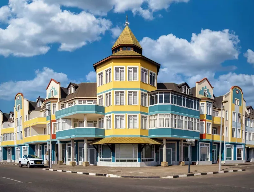 Bunte Kolonialhäuser in Swakopmund an der Atlantikküste Namibias